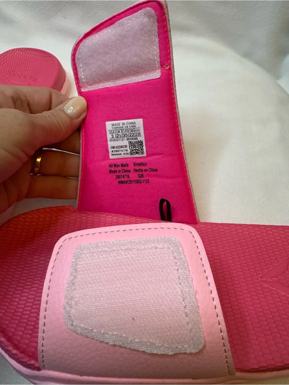 Reebok Girls Delta Vital Pink Slides Size 3 NWT